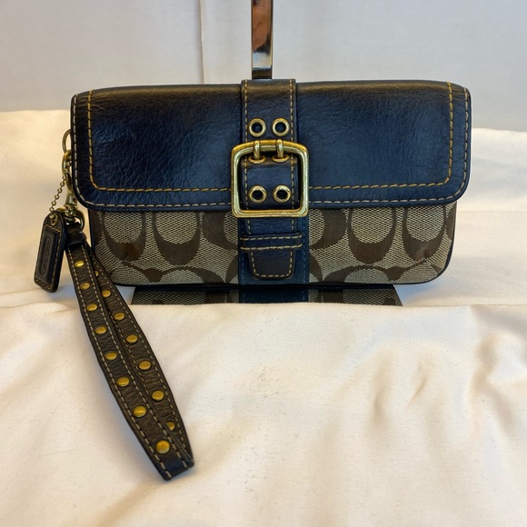 Coach Handbags - Vtg Coach Special Edition signature buckle wristlet